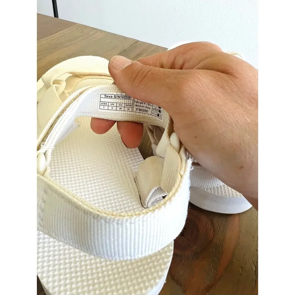 Teva White Original Universal Sandal Women's 7 - Picture 6 of 7